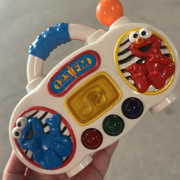 Mattel 1999 Sesame Street Elmo Cookie Monster 123 FM Musical Radio - Picture 2 of 5